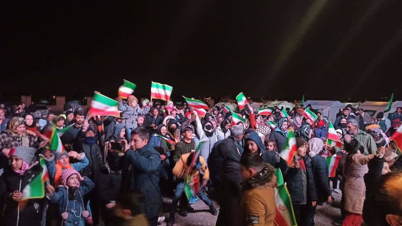 آلبوم تصویری/ جشن انقلاب و اجرای مراسم با شکوه نورافشانی به مناسبت پیروزی انقلاب اسلامی
