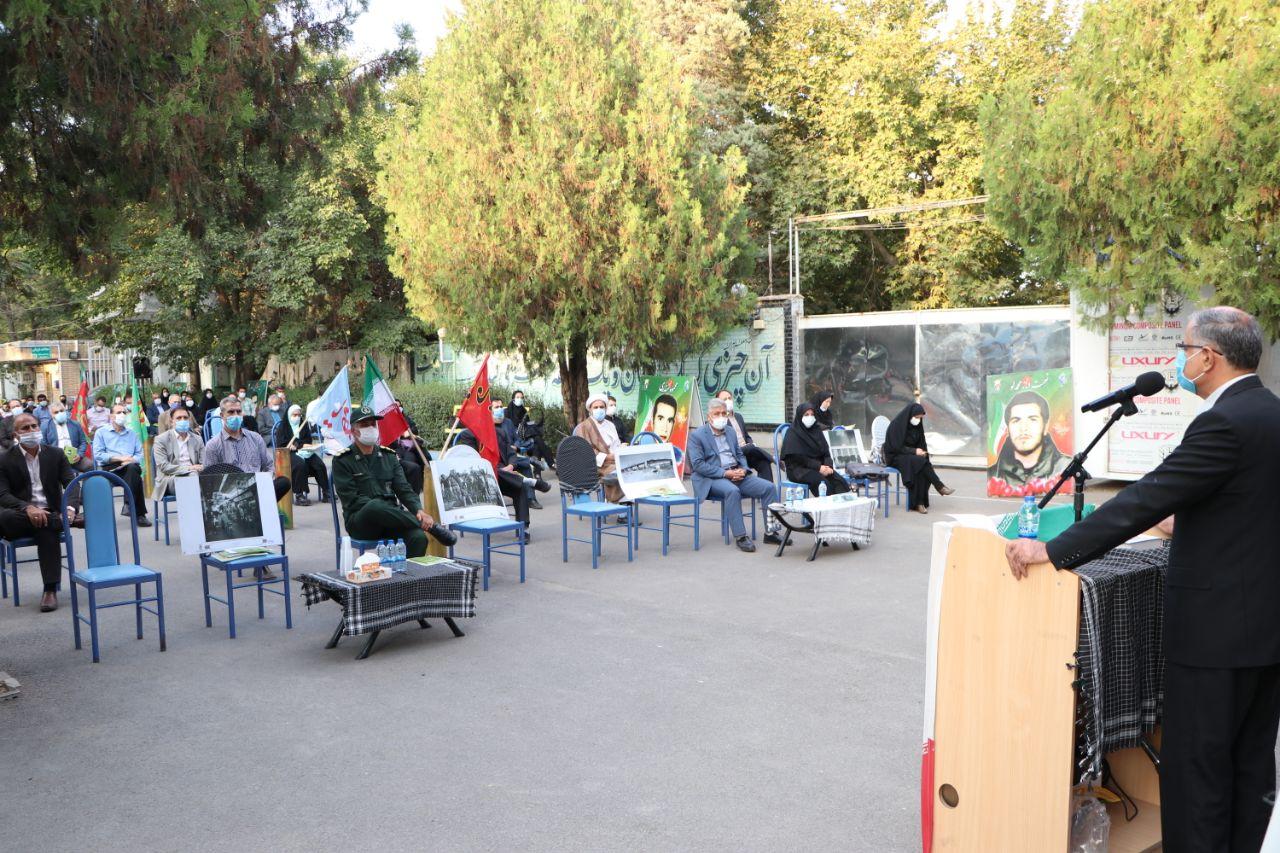 تجلیل فرماندار شهرستان خوی از ایثارگران و جانبازان دوران دفاع مقدس و مدافعان خط مقدم سلامت