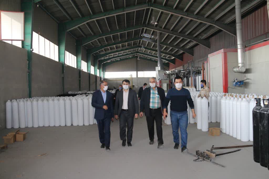 بازدید معاون هماهنگی امور عمرانی استانداری آذربایجان غربی و فرماندار شهرستان خوی از واحد تولید انواع کپسول های گاز و اکسیژن