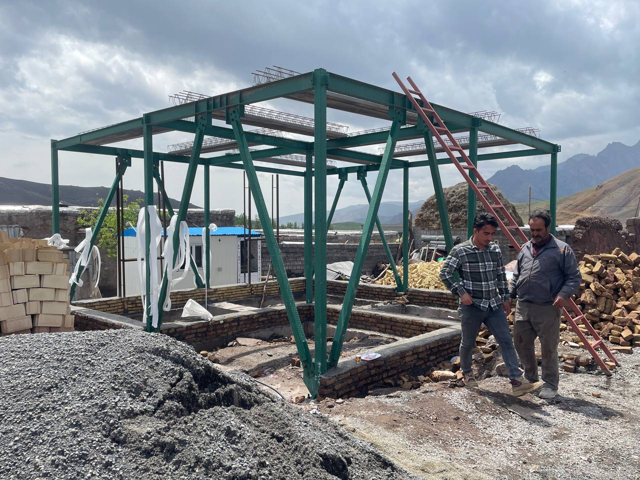مدیریت انقلابی و بازسازی جهادی مناطق زلزله زده روستای قریس