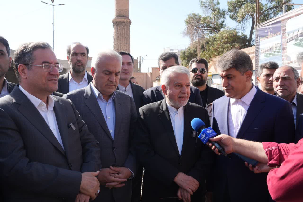 بازدید وزیر میراث فرهنگی و استاندار آذربایجان‌غربی از آرامگاه شمس تبریزی