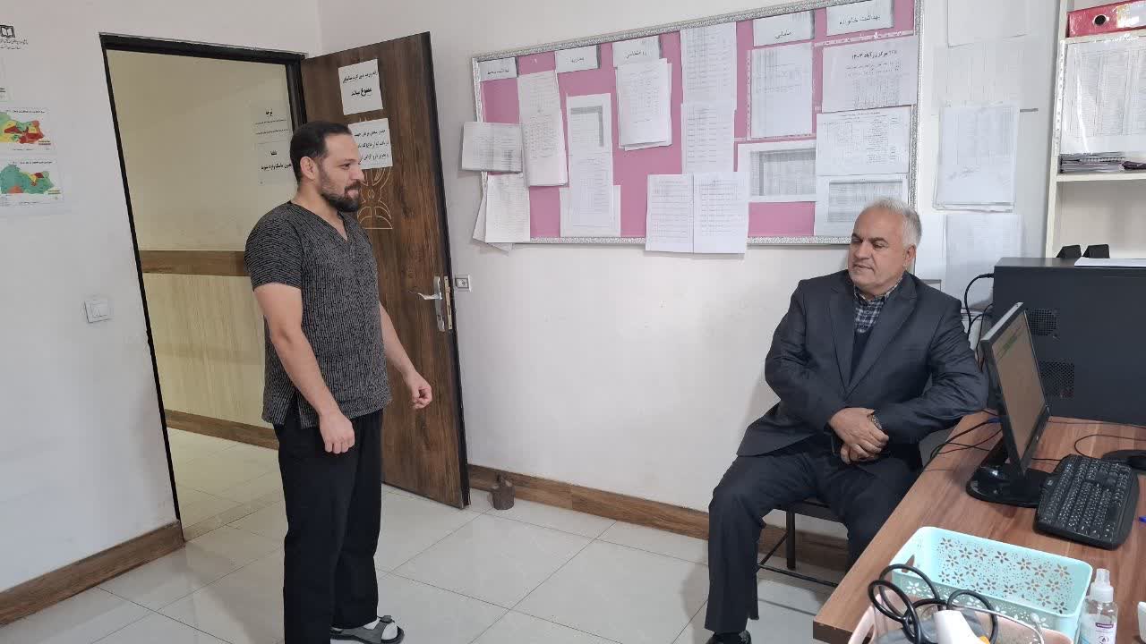 در روز تعطیل، فرماندار خوی پای درد دل مردم زرآباد نشست