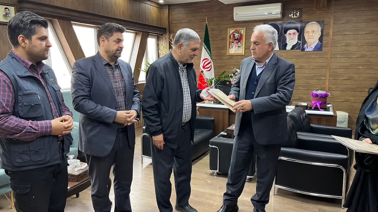 اعطای احکام اعضای شورای توسعه و حمایت از تشکل‌های مردم نهاد شهرستان خوی