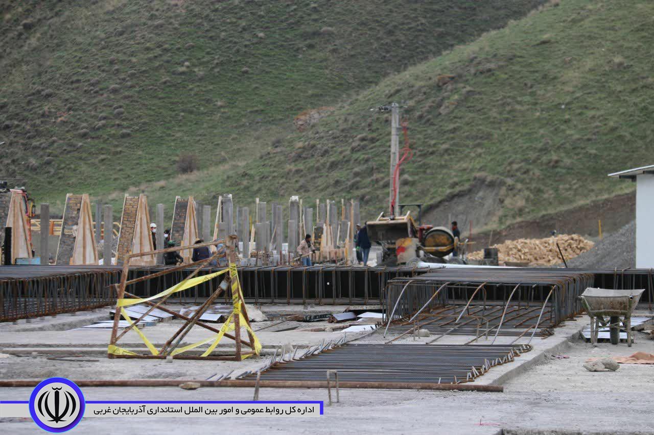 بازدید فرماندار شهرستان خوی از روند اجرای پروژه ساماندهی پایانه مرزی رازی