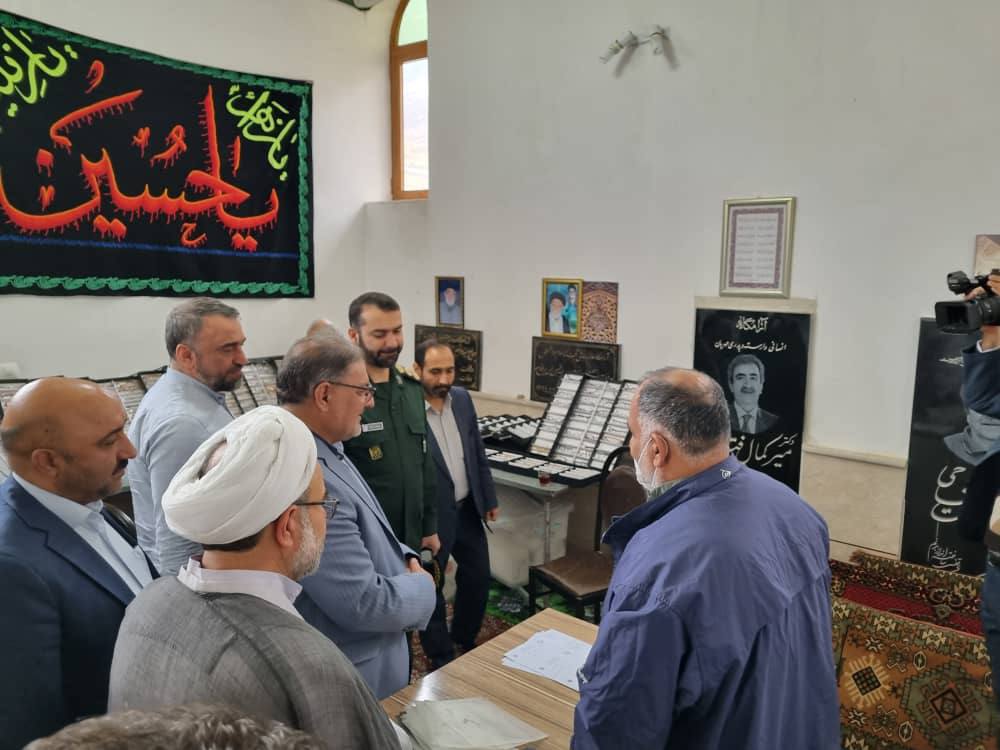 دیدار فرماندار خوی با گروه جهادی درمانی و داندانپزشکی استان تهران مستقر در روستای ممش خان