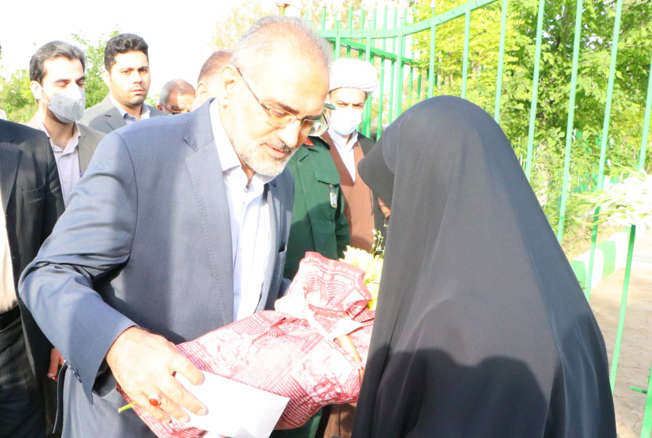 معاون رئیس جمهور وارد خوی شد