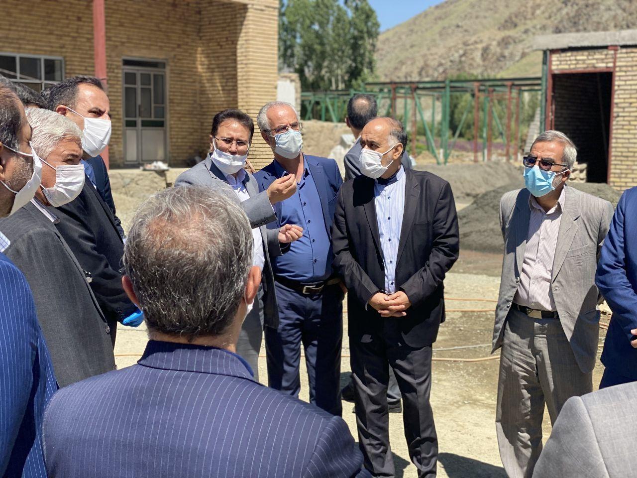 بازدید فرماندار شهرستان خوی و مدیران ارشد استان از مناطق زلزله زده بخش قطور