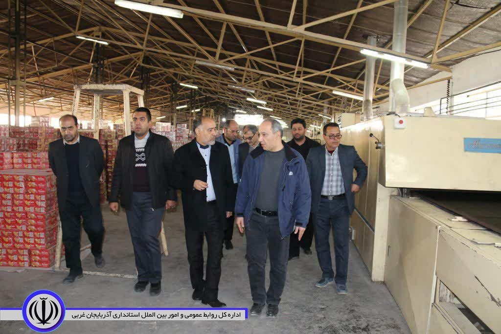 بازدید فرماندار خوی از کارخانه توتیا