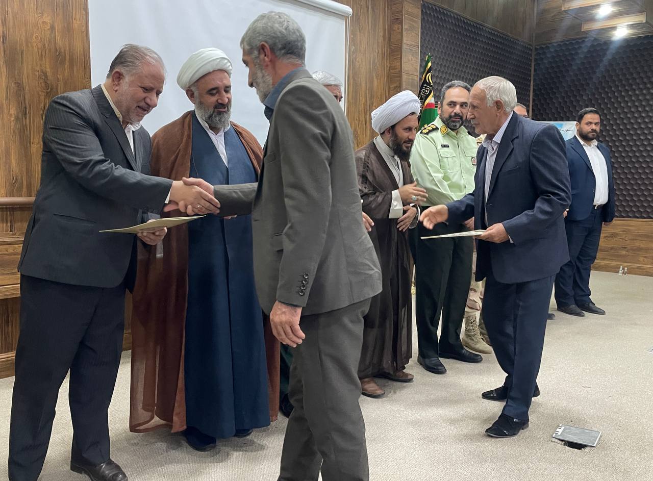 تجلیل از جمعی از پیشکسوتان و فعالان دفاع مقدس و مقاومت خوی