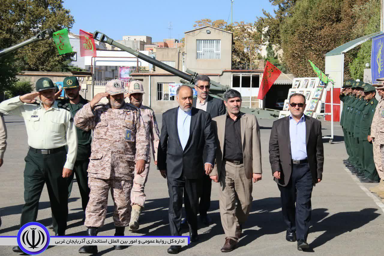 آغاز برنامه های هفته دفاع مقدس با برگزاری صبحگاه مشترک نیروهای مسلح در شهرستان خوی