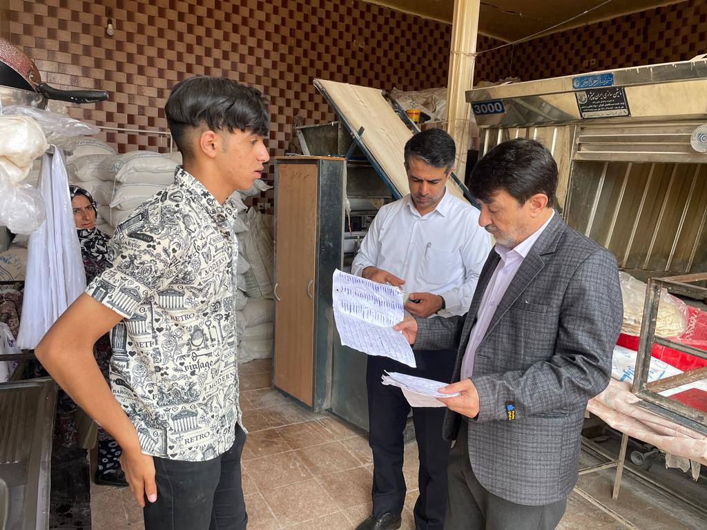 بازدید سرزده معاون فرماندار از نانوایی های سطح شهر دیزج دیز و روستای عذاب