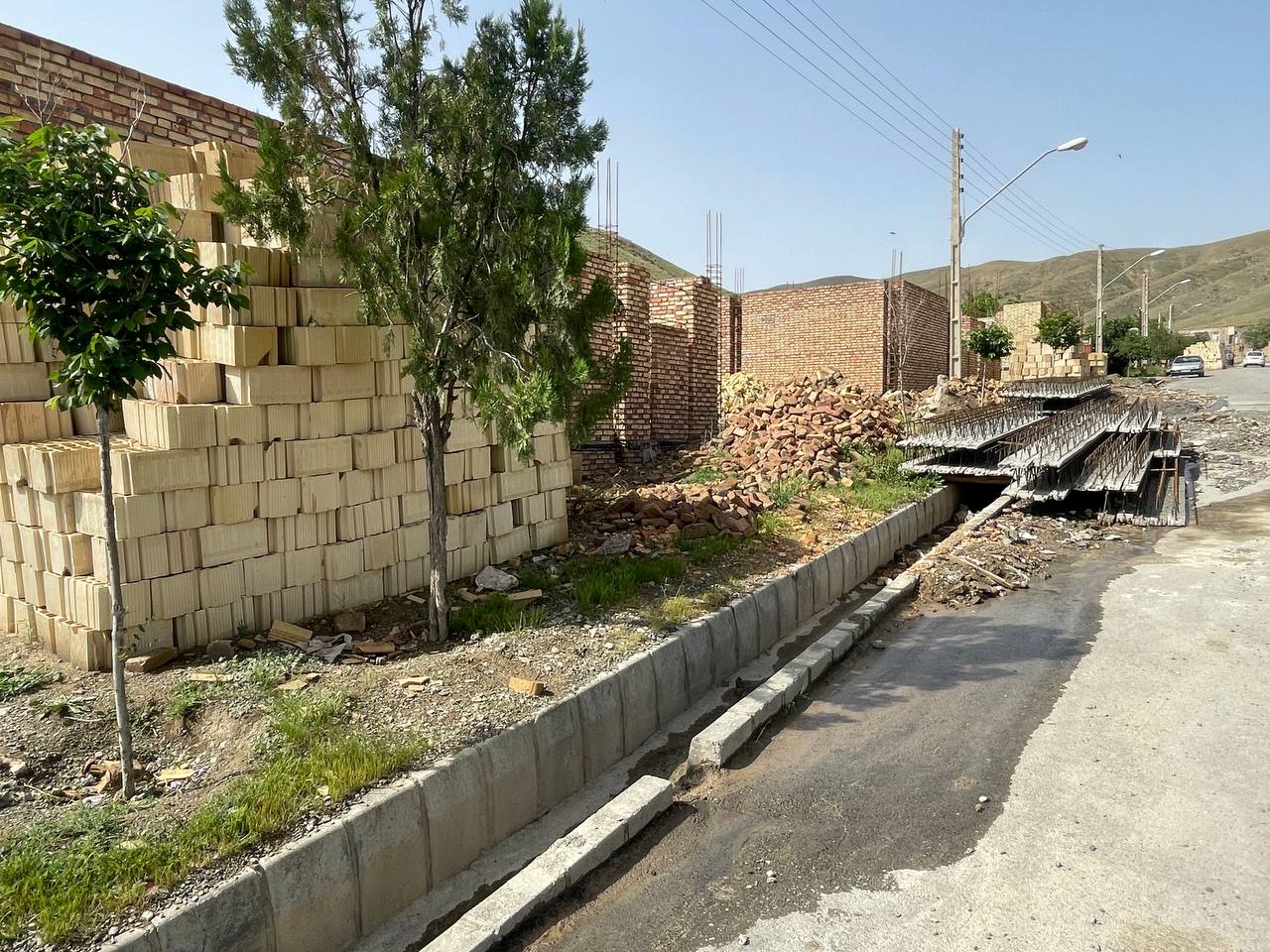 مدیریت انقلابی و بازسازی جهادی مناطق زلزله زده روستای وار