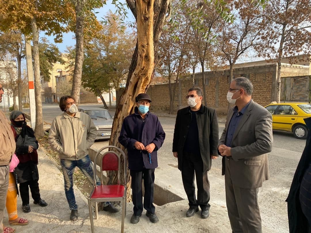 بازدید فرماندار شهرستان خوی از کیفیت پخت نان، میزان عرضه و نحوه رعایت پروتکل های بهداشتی در نانوایی های شهرک ولیعصر