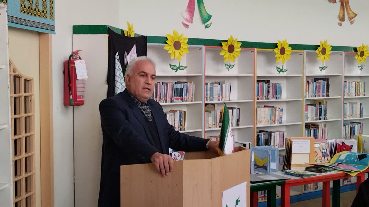 100 عنوان کتاب حسی و لمسی برای کودکان نابینا و کمبینا در خوی عرضه شد