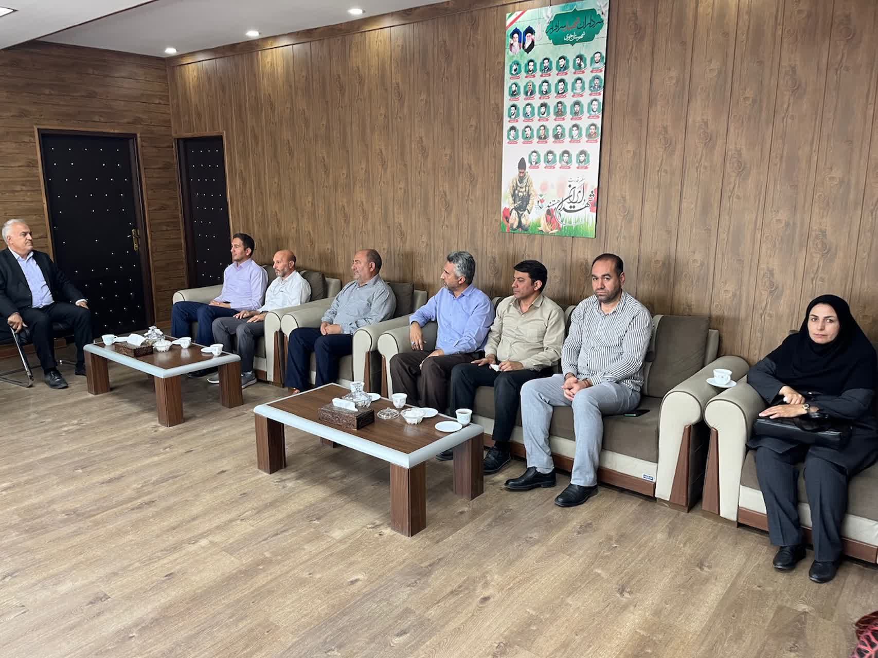 دیدار کارکنان مرکز فنی و حرفهای خوی با سرپرست فرماندار