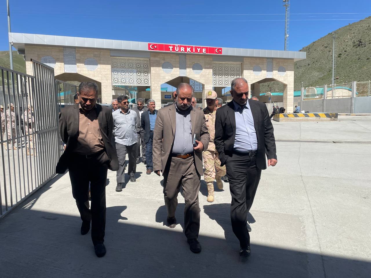آلبوم تصویری/ بازدید معاون امنیتی و انتظامی استاندار آذربایجان غربی و فرماندار ویژه خوی از پایانه مرز رازی