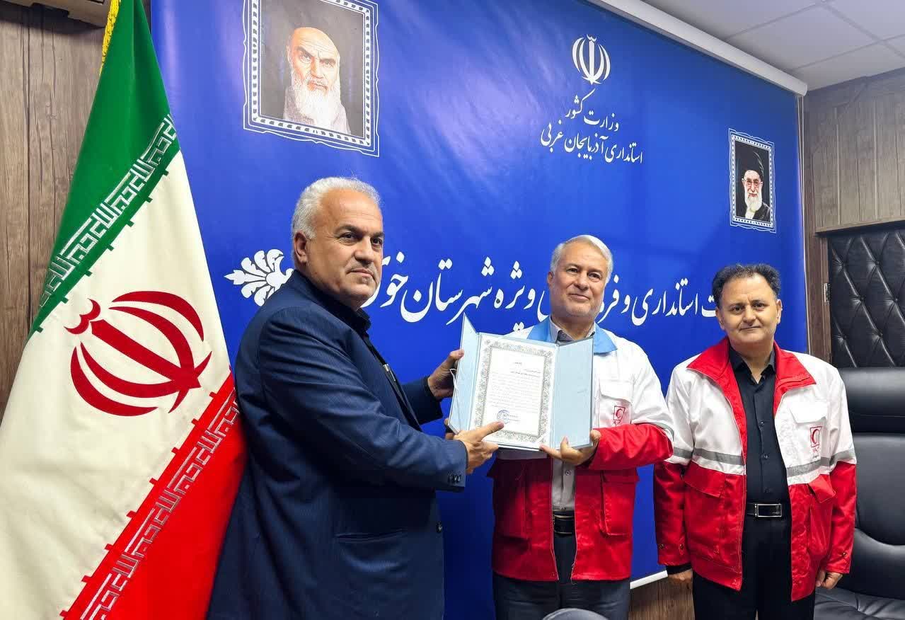 تجلیل از خدمات ارزشمند رئیس و اعضای هلالاحمر خوی