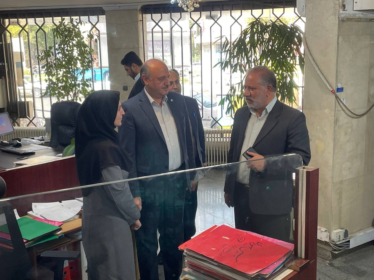بازدید فرماندار از چند شعب بانک عامل در خوی