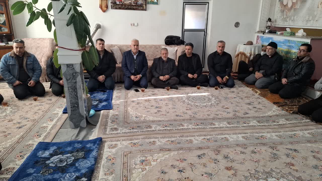 دیدار فرماندار خوی با خانواده مرحوم توحید یکانی