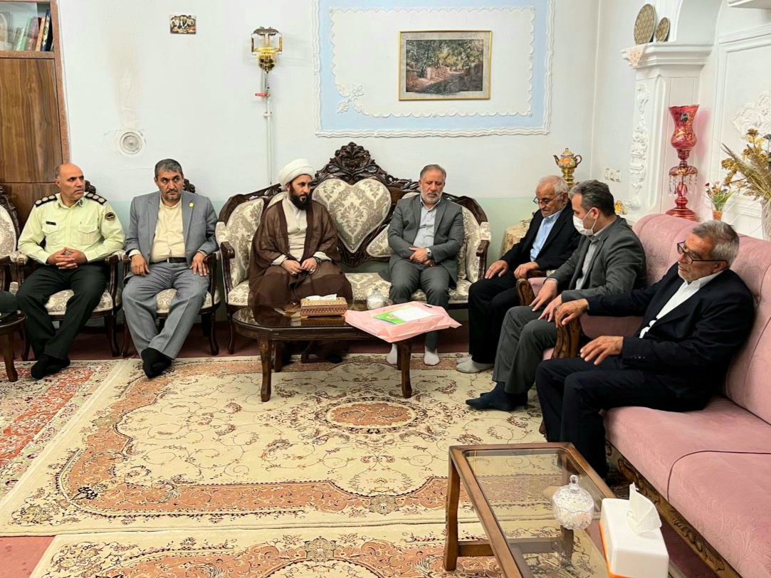 دیدار فرماندار خوی با خانواده های معظم شهدا و جانبازان