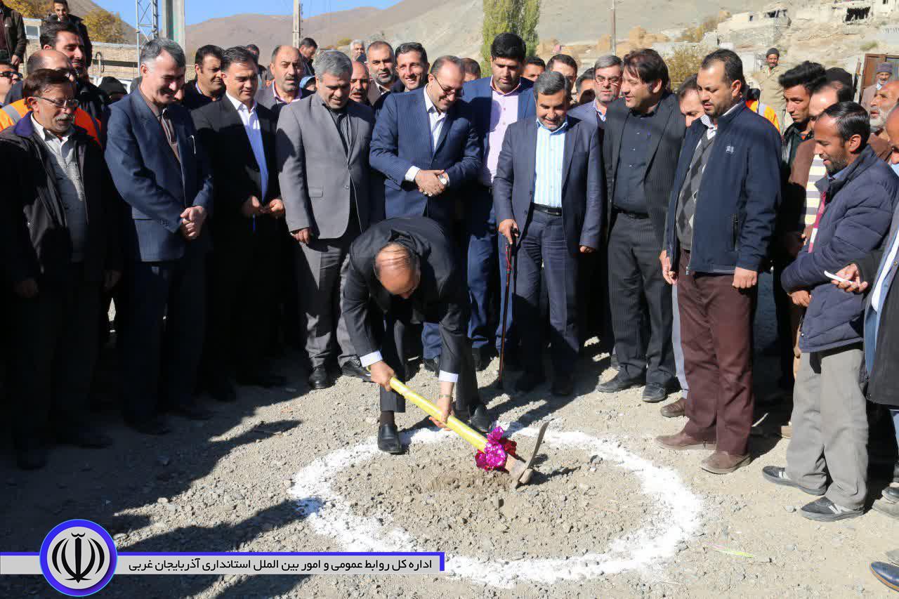 کلنگ زنی آسفالت راه روستای خانقاه بخش مرکزی شهرستان خوی