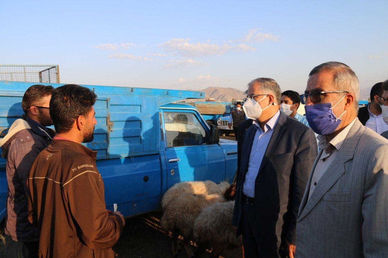 فرماندار شهرستان خوی در جریان بازدید از میدان دواب: میزان رعایت شیوه نامه های بهداشتی در میدان دواب متاسفانه 50 درصد میباشد/ درصورت تدوام این وضعیت پیشنهاد تعطیلی میدان دواب به ستاد پیشگیری از کرونا ا