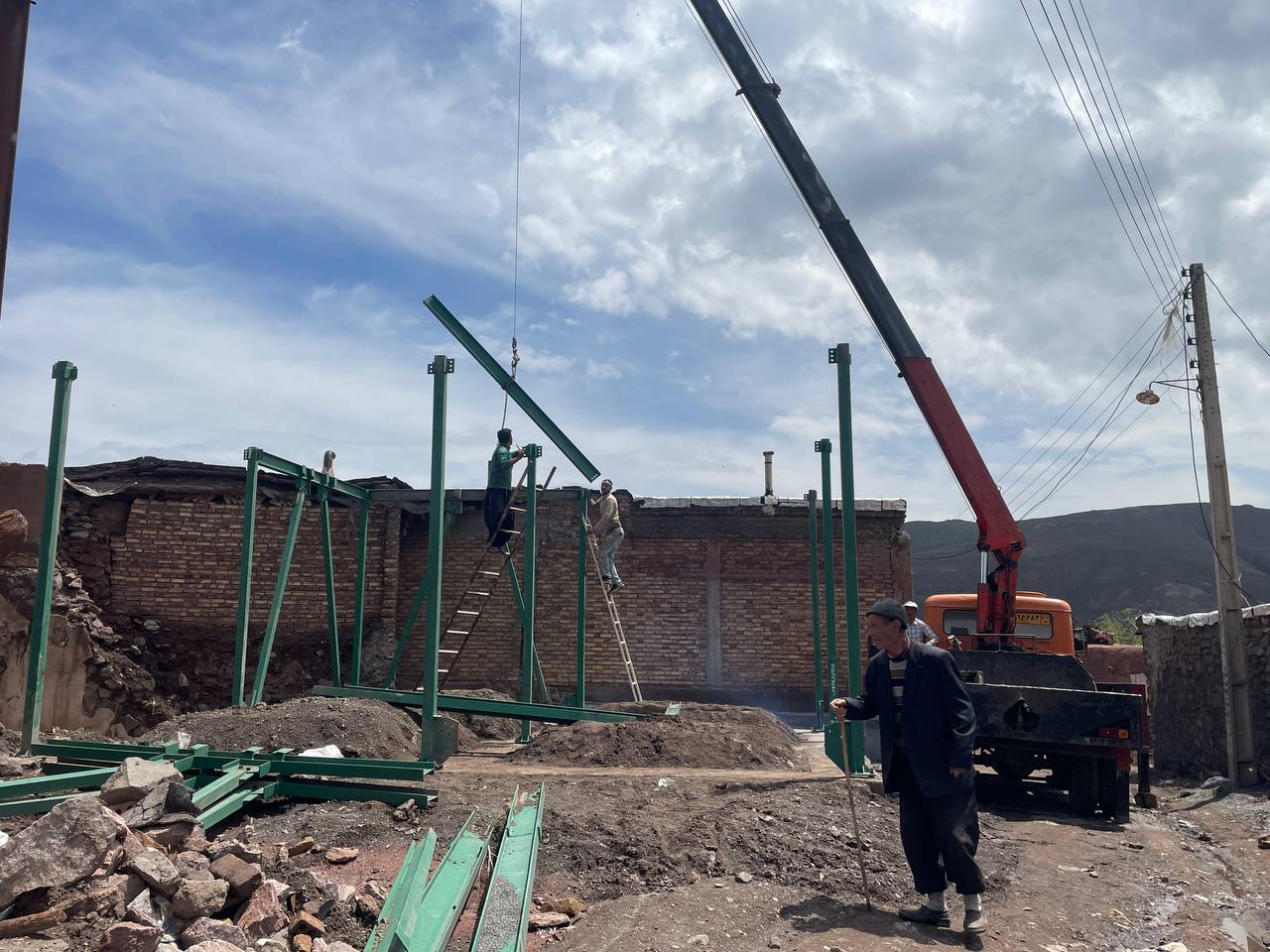 مدیریت انقلابی و بازسازی جهادی مناطق زلزله زده روستای قریس