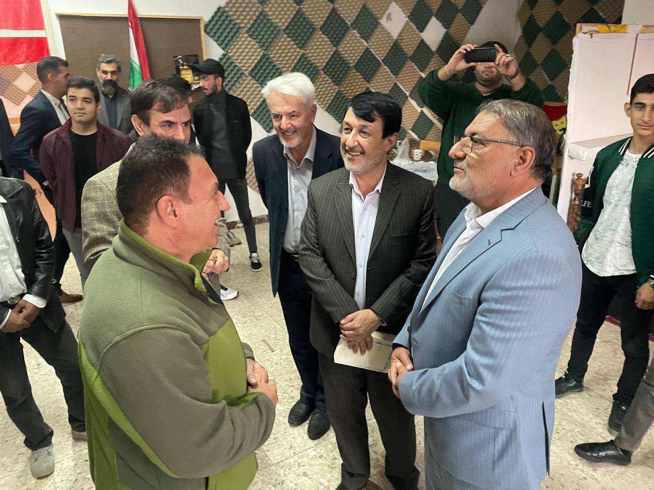 دیدار فرماندار با جمعی از هنرمندان خویی