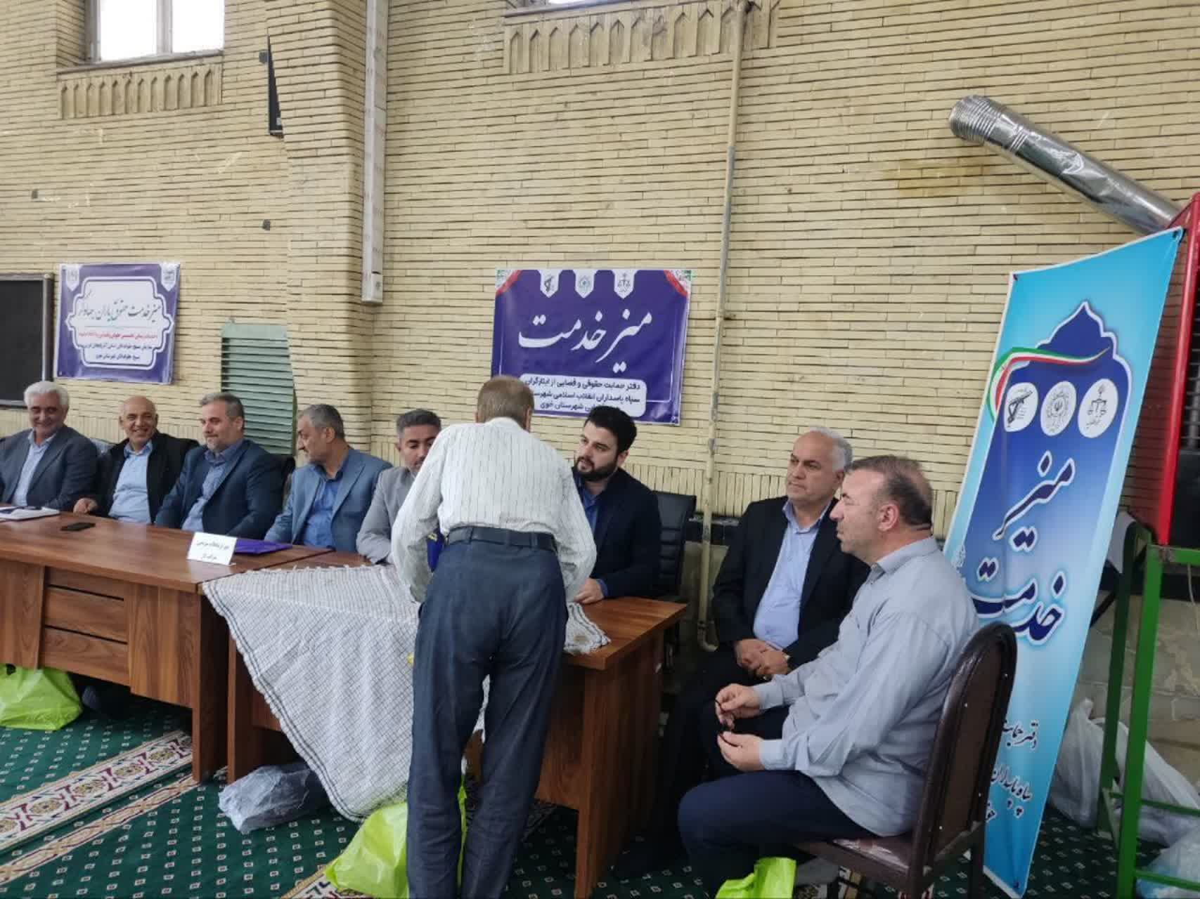 برپایی میز خدمت به مناسبت هفته شهدای خدمت