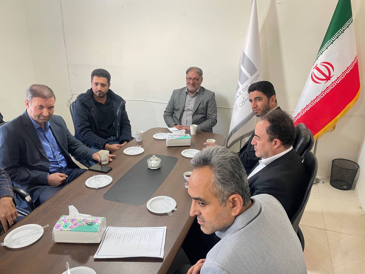 بازدید فرماندار ویژه خوی از کارخانه پردیس صنایع سیلیکون آراز