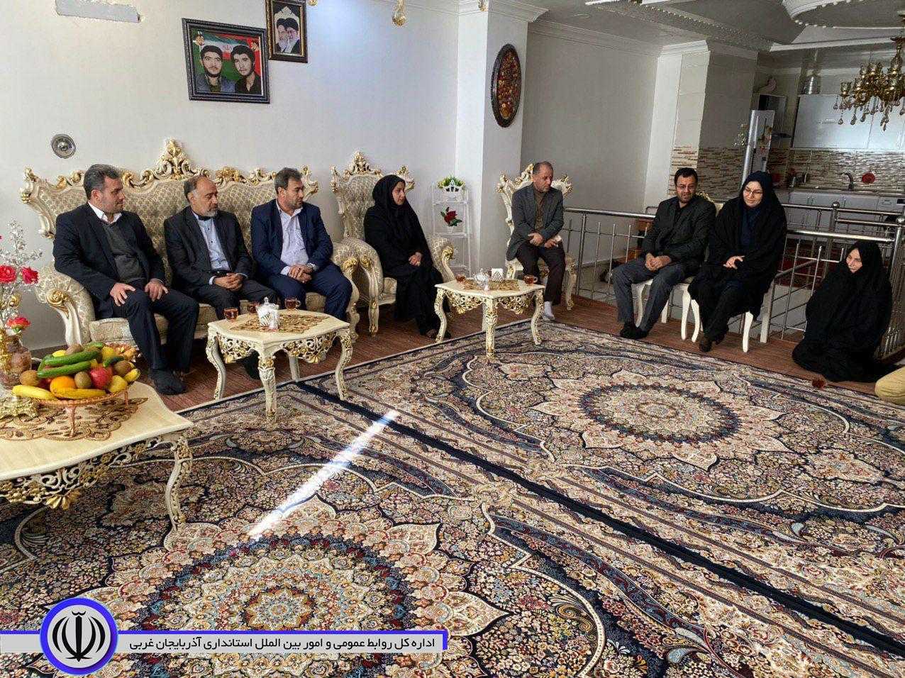دیدار فرماندار شهرستان خوی با خانواده شهداء