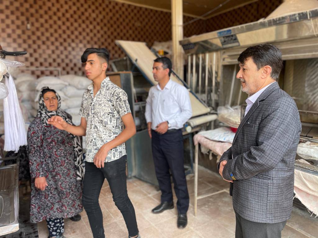 بازدید سرزده معاون فرماندار از نانوایی های سطح شهر دیزج دیز و روستای عذاب