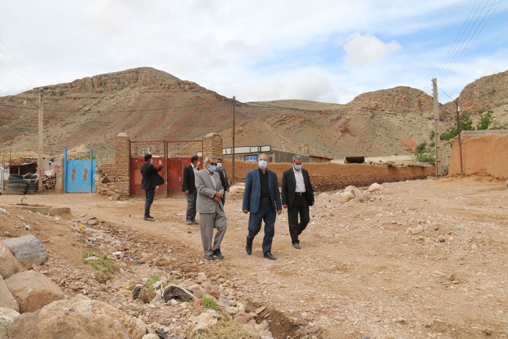 بازدید فرماندار ویژه شهرستان خوی از زمین های کشاورزی روستاهای سیل زده بخش ایواوغلی