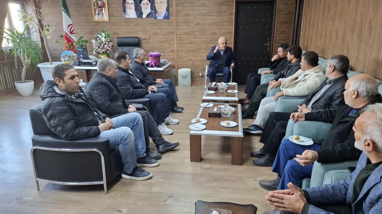 دیدار قهرمان جهانی پرورش اندام و جمعی از مسئولان و ورزشکاران با فرماندار خوی