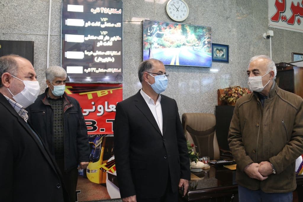 بازدید سرزده فرماندار ویژه شهرستان خوی ازنحوه اجرای دستورالعمل های بهداشتی در پایانه مسافربری