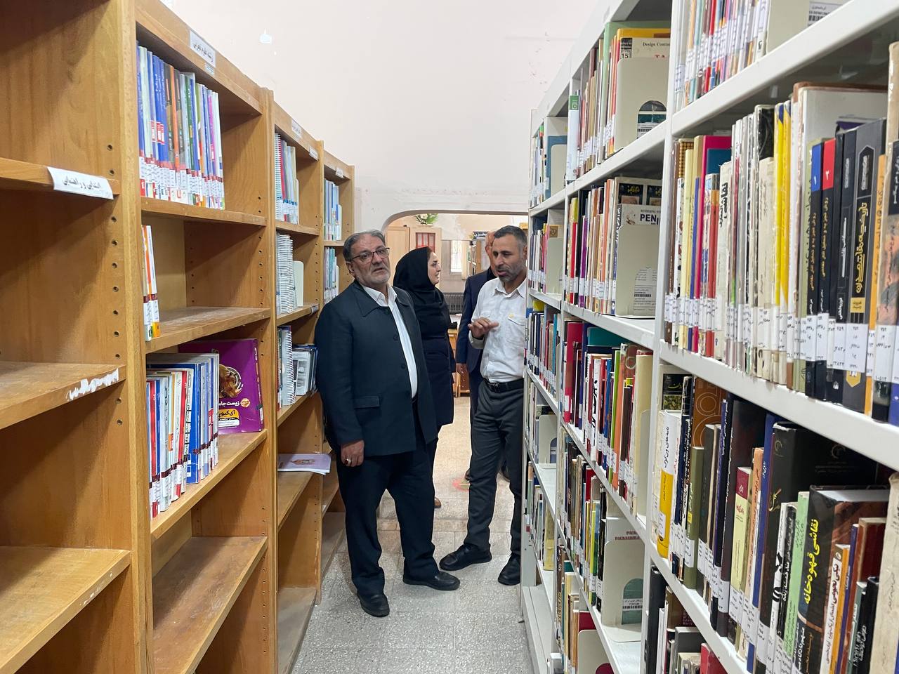 بازدید فرماندار از کتابخانه عمومی 15 خرداد خوی