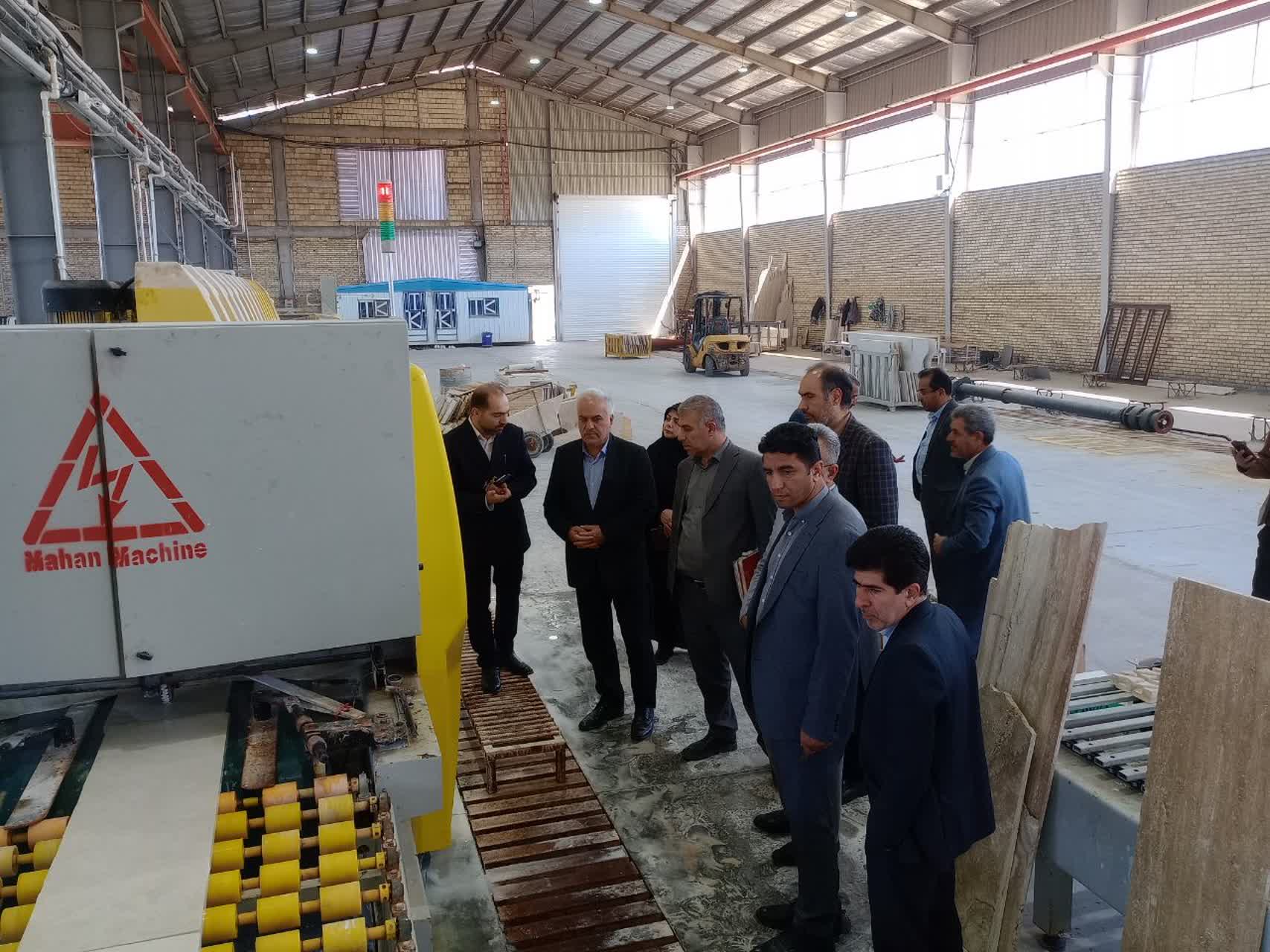 بازدید سرپرست فرمانداری از روند فعالیت کارخانه سنگ ساتراپ سنگ آرسس