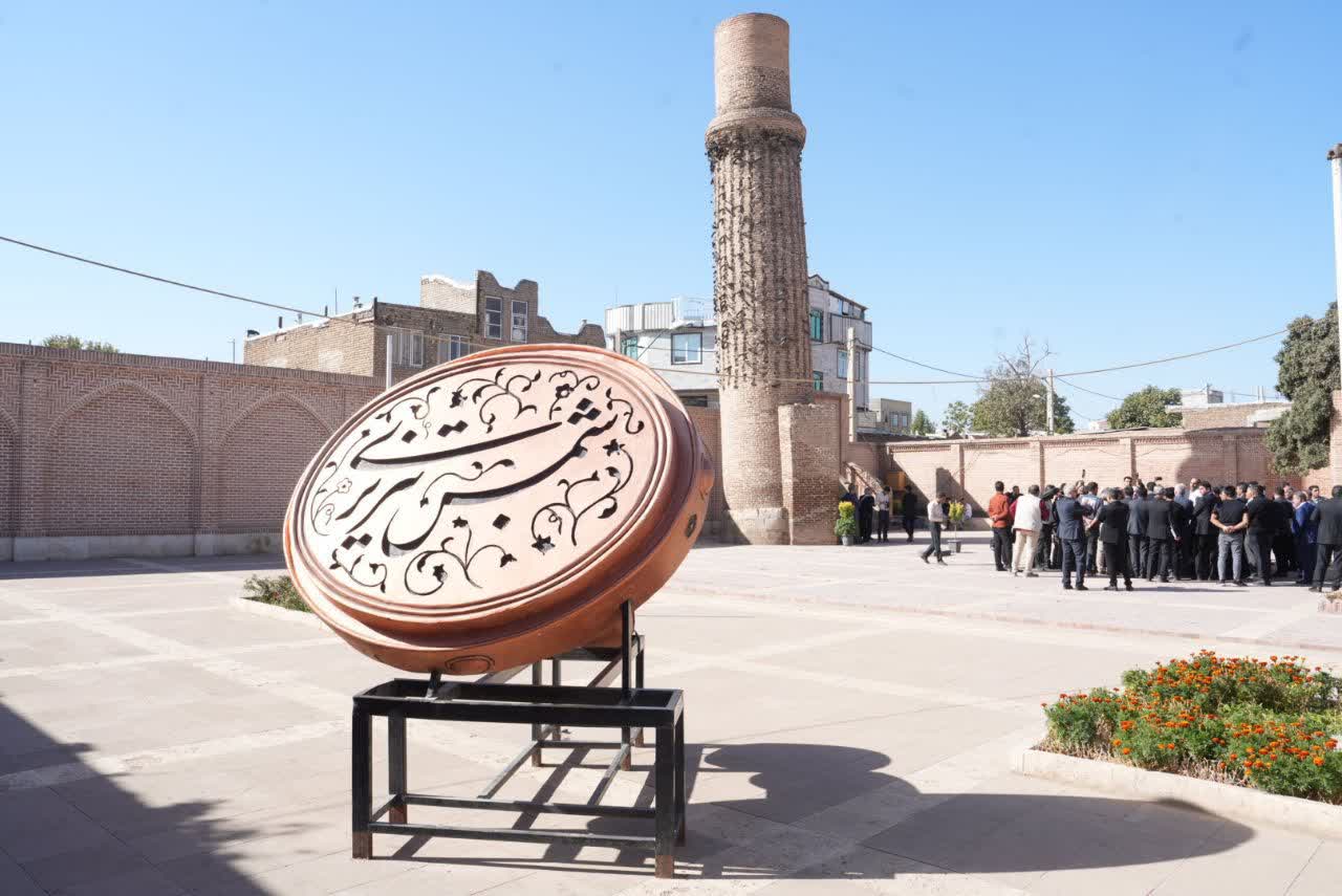 بازدید وزیر میراث فرهنگی و استاندار آذربایجان‌غربی از آرامگاه شمس تبریزی