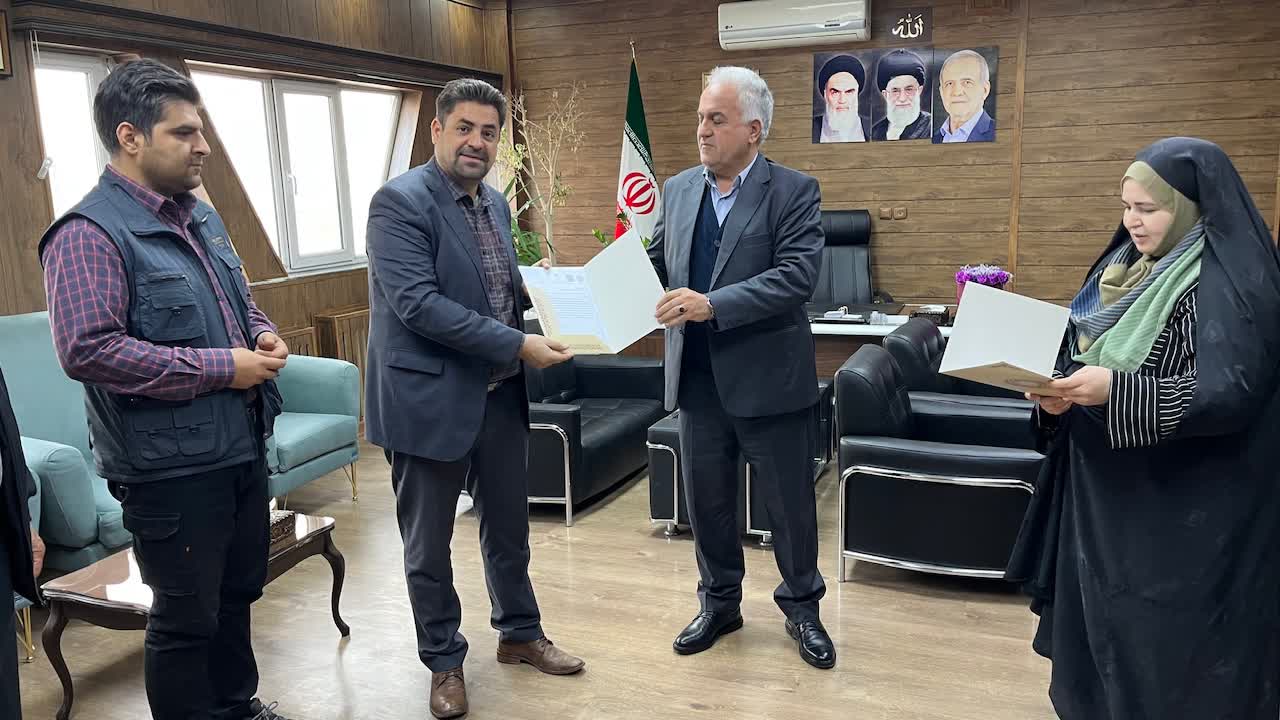 اعطای احکام اعضای شورای توسعه و حمایت از تشکل‌های مردم نهاد شهرستان خوی