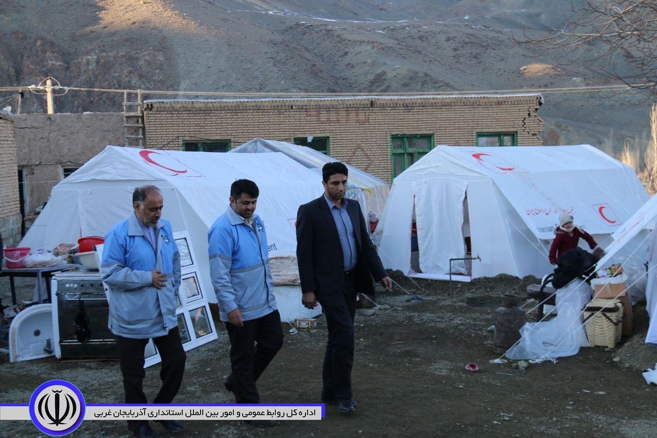 بازدید فرماندار شهرستان خوی و معاون هماهنگی امور عمرانی استاندار آذربایجان غربی از منازل مسکونی خسارت دیده بخش قطور