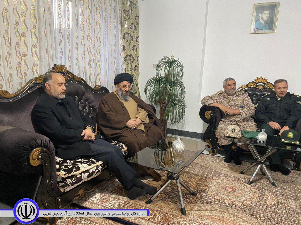دیدار معاون استاندار و فرماندار ویژه شهرستان خوی با خانواده معظم شهداء بمناسبت دهه مبارک فجر