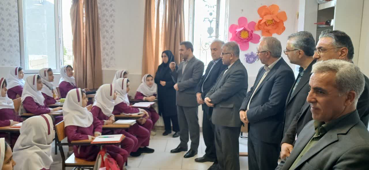 بازدید معاون وزیر آموزش و پرورش از آموزشگاه غیر دولتی شهید جعفری زاده