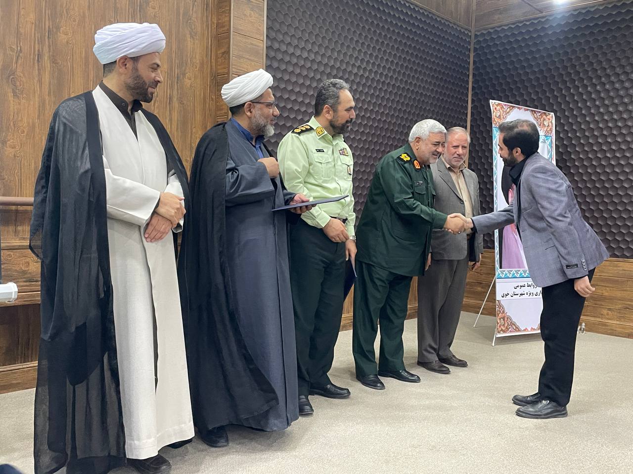 تجلیل از کارمندان نمونه شهرستان خوی