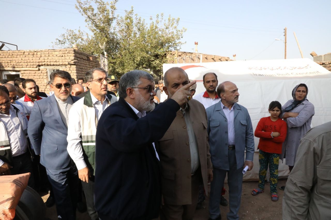 حضور وزیر کشور در مناطق زلزله زده شهرستان خوی