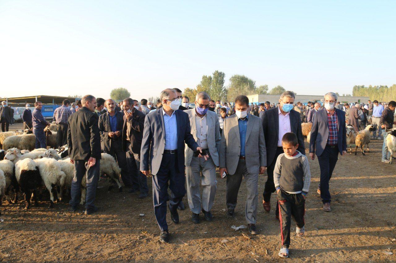 فرماندار شهرستان خوی در جریان بازدید از میدان دواب: میزان رعایت شیوه نامه های بهداشتی در میدان دواب متاسفانه 50 درصد میباشد/ درصورت تدوام این وضعیت پیشنهاد تعطیلی میدان دواب به ستاد پیشگیری از کرونا ا