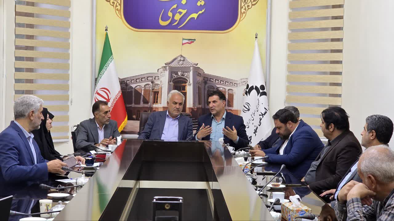 حضور غلامحسین آزاد فرماندار خوی در صحن علنی شورای اسلامی شهر خوی