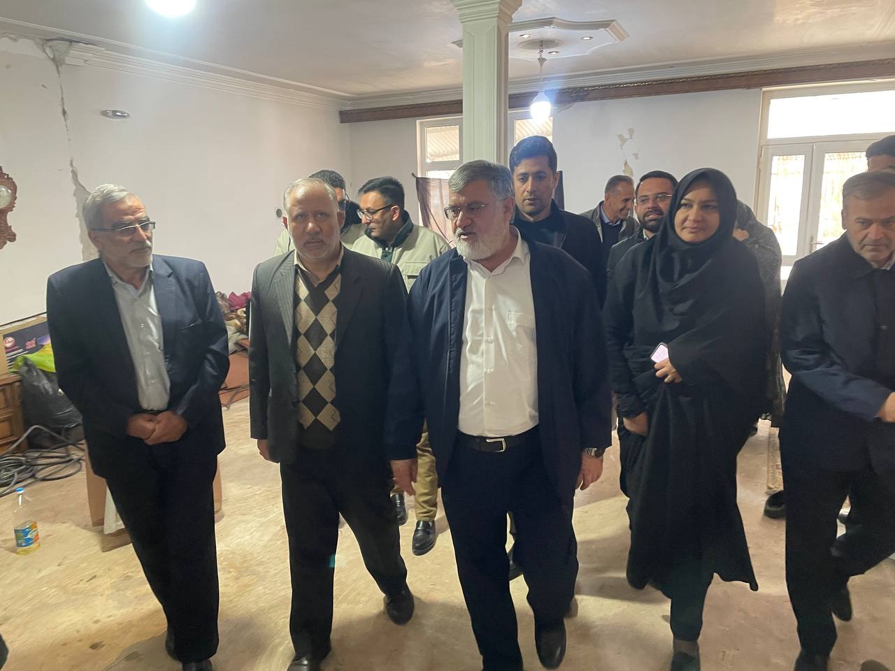 بازدید میدانی استاندار آذربایجانغربی از روند بازسازی مناطق زلزلهزده شهر فیرورق