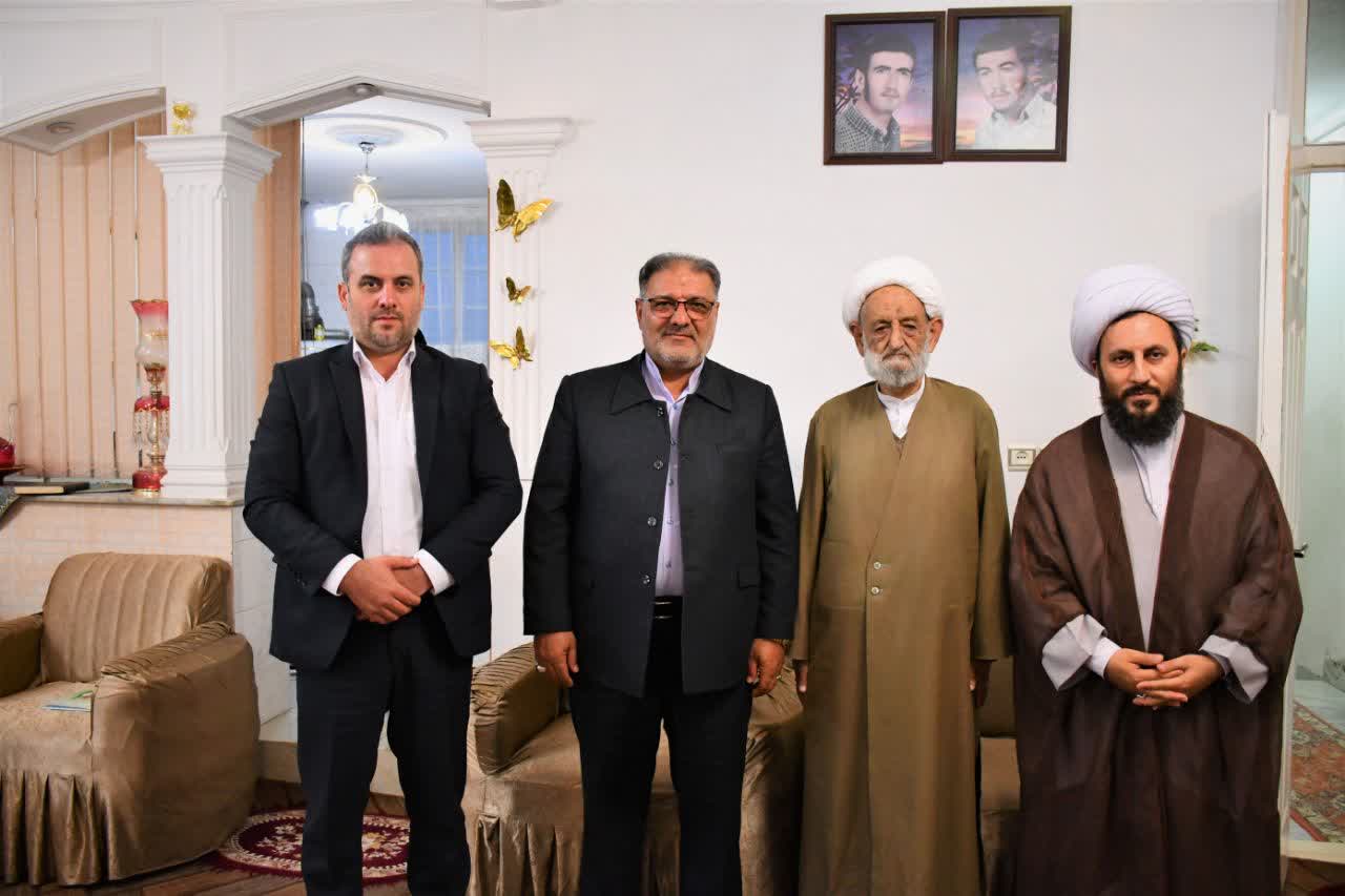 دیدارفرماندار خوی با خانواده معظم شهید خلیل قراجه ای