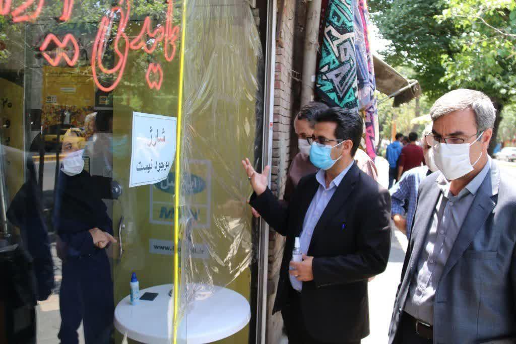 بازدید معاون سیاسی امنیتی و اجتماعی فرماندار شهرستان خوی از نحوه اجرای پروتکل های بهداشتی در بازار و صنوف مختلف