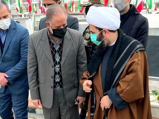حضور سرپرست فرمانداری ویژه شهرستان خوی در اولین روز از سال نو در مزار شهدا